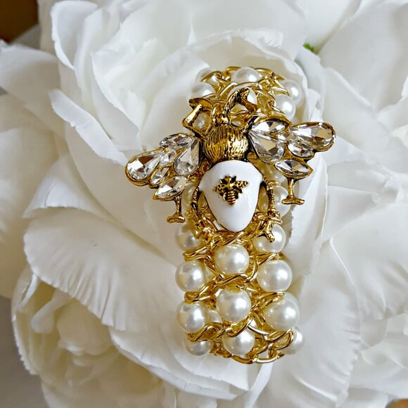 NEW! LUXURY VIBES Queen BEE PEARLS BRACELET - Picture 4 of 7